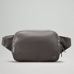 2L Lululemon Everywhere Belt Bag (large)